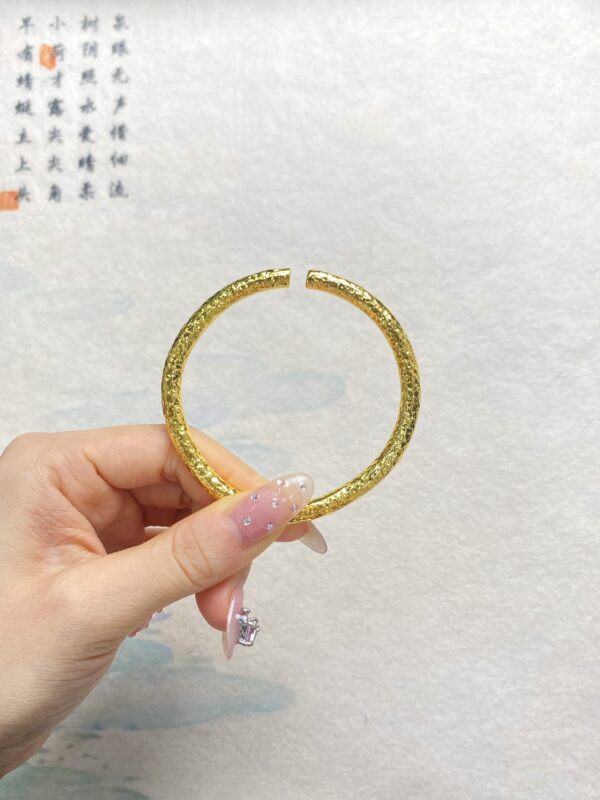 圓棍錘紋手镯：圖片 2
